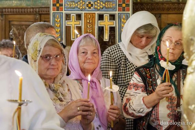 Biserica „Sfântul Ioan Botezătorul” din Piatra Neamț a fost îmbrăcată în veșmânt de har. Trei ierarhi au participat la resfințirea sfântului lăcaș
