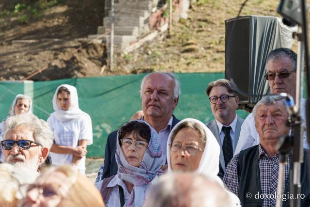 Biserica „Sfântul Ioan Botezătorul” din Piatra Neamț a fost îmbrăcată în veșmânt de har. Trei ierarhi au participat la resfințirea sfântului lăcaș
