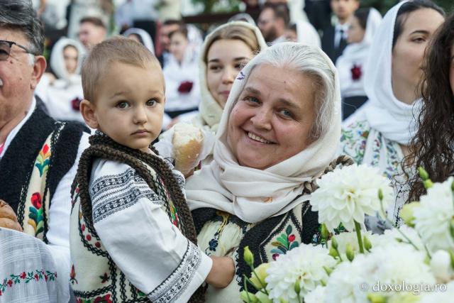 Biserica „Sfântul Ioan Botezătorul” din Piatra Neamț a fost îmbrăcată în veșmânt de har. Trei ierarhi au participat la resfințirea sfântului lăcaș