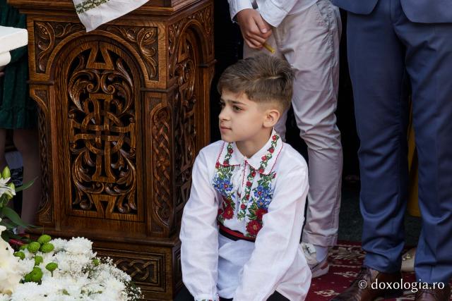 Biserica „Sfântul Ioan Botezătorul” din Piatra Neamț a fost îmbrăcată în veșmânt de har. Trei ierarhi au participat la resfințirea sfântului lăcaș