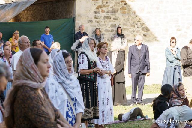 Bucurie duhovnicească la hramul Mănăstirii Bistrița – Neamț