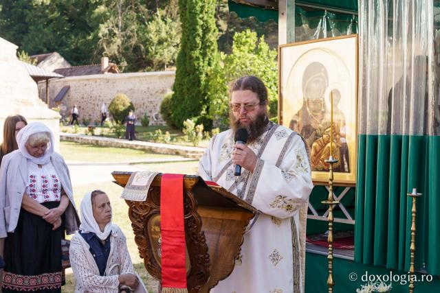Bucurie duhovnicească la hramul Mănăstirii Bistrița – Neamț