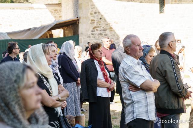 Bucurie duhovnicească la hramul Mănăstirii Bistrița – Neamț