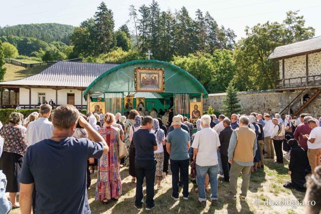 Bucurie duhovnicească la hramul Mănăstirii Bistrița – Neamț