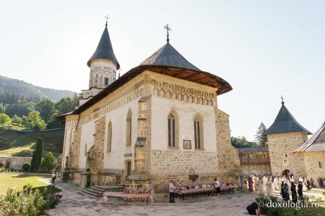 (Video) Sărbătoarea Adormirii Maicii Domnului, hramul Mănăstirii Bistrița - Neamț