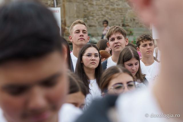 Sute de tineri s-au adunat la Piatra Neamț, la ITOM 2026: „Prin prezența voastră aici arătați că în această țară nu totul este pierdut”