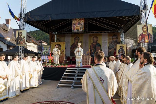 Sfânta Liturghie ITOM 2026 Piatra Neamț IPS Teofan