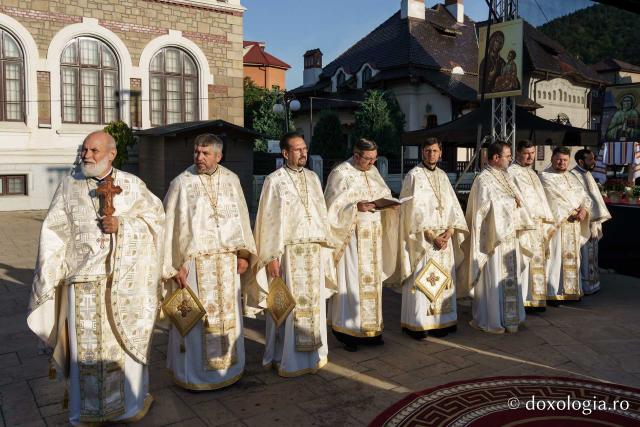 Sfânta Liturghie ITOM 2026 Piatra Neamț IPS Teofan