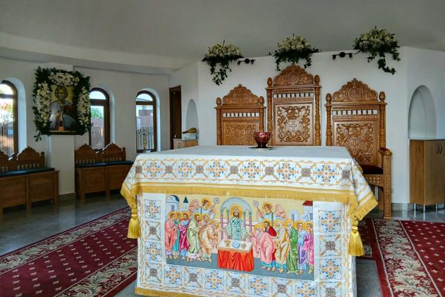 Altarul de vară al Mănăstirii Văratec a fost sfințit înaintea hramului și a proclamării locale a canonizării noilor sfinte