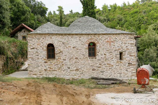 Chilia Cuviosului Teofil, Izvorâtorul de Mir – Kapsala, Athos