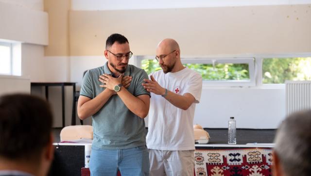 Comunitatea din Dobrovăț se pregătește să salveze vieți. Campania pentru achiziționarea primului defibrilator din comună continuă