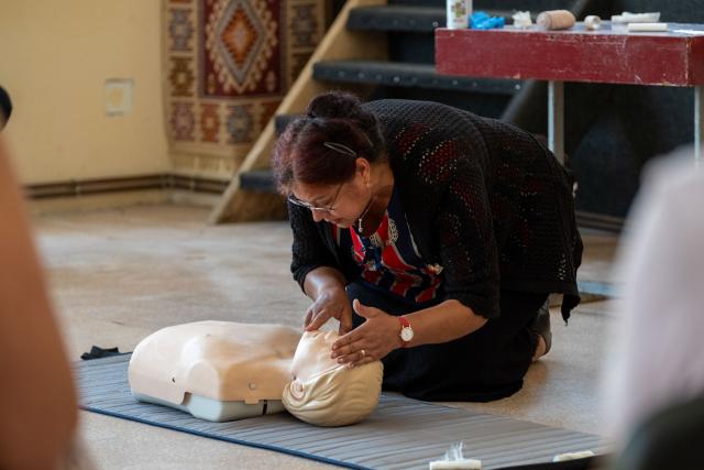 Comunitatea din Dobrovăț se pregătește să salveze vieți. Campania pentru achiziționarea primului defibrilator din comună continuă