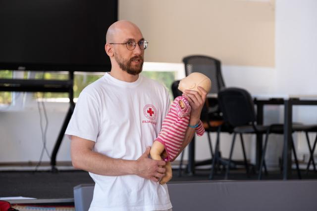 Comunitatea din Dobrovăț se pregătește să salveze vieți. Campania pentru achiziționarea primului defibrilator din comună continuă