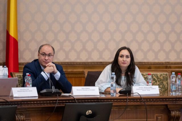 Mihai Dimian, ministrul Educației, și senatoarea Adelina Dobra