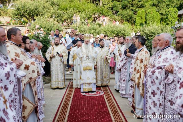 Înaltpreasfințitul Serafim a slujit la hramul Mănăstirii Sihla, de sărbătoarea Sfintei Teodora