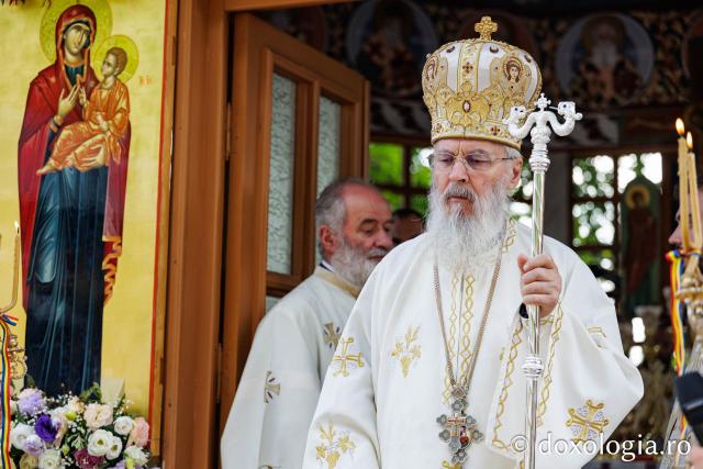 Înaltpreasfințitul Serafim a slujit la hramul Mănăstirii Sihla, de sărbătoarea Sfintei Teodora