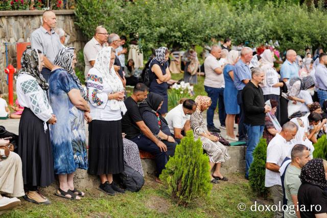 Înaltpreasfințitul Serafim a slujit la hramul Mănăstirii Sihla, de sărbătoarea Sfintei Teodora