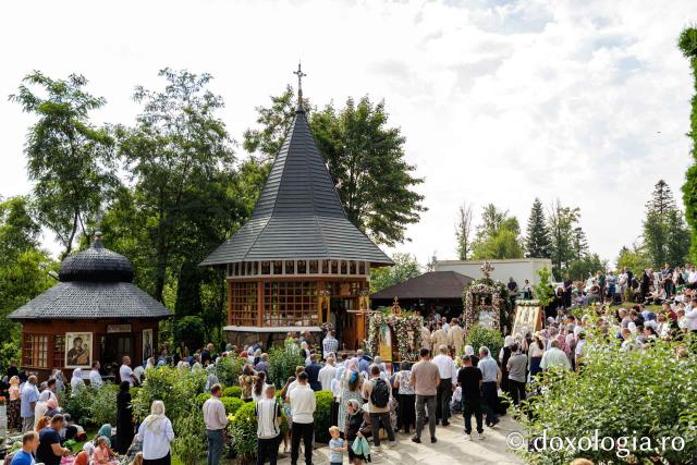 Înaltpreasfințitul Serafim a slujit la hramul Mănăstirii Sihla, de sărbătoarea Sfintei Teodora