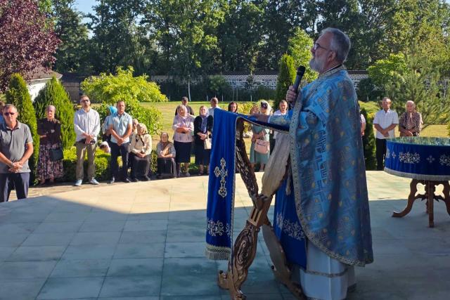 IPS Teofan a slujit la hramul Mănăstirii Zosin, de sărbătoarea Adormirii Maicii Domnului
