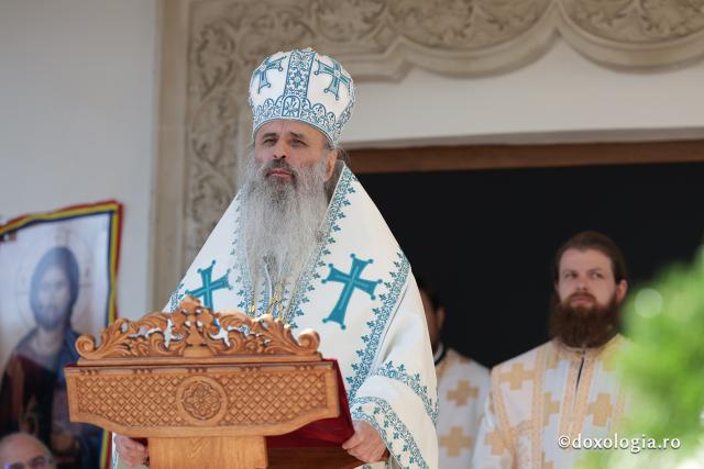 „Mulțumim lui Dumnezeu pentru această triadă sfântă” – IPS Teofan, la Proclamarea canonizării Sfintelor de la Văratec