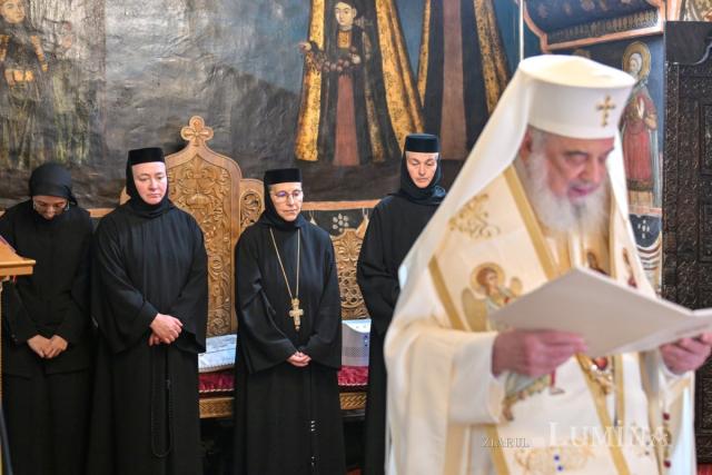 Patriarhul Daniel a sfințit racla Sfintelor Cuvioase Olimpiada, Nazaria și Elisabeta de la Văratec