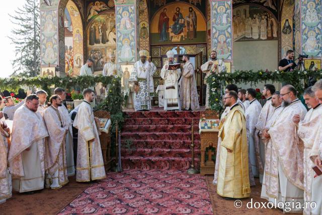 Seminarul Teologic „Veniamin Costachi” și-a sărbătorit ocrotitorul, pe Sfântul Ioan Iacob Hozevitul