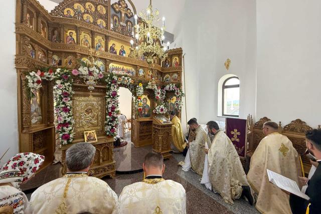 PS Nichifor Botoșăneanul a resfințit biserica Parohiei „Adormirea Maicii Domnului” – Dolina