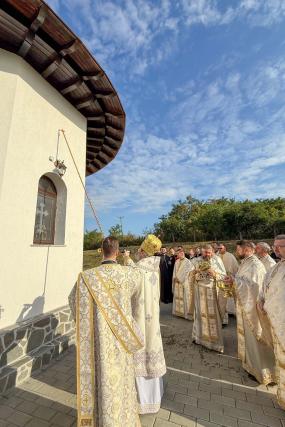 PS Nichifor Botoșăneanul a resfințit biserica Parohiei „Adormirea Maicii Domnului” – Dolina