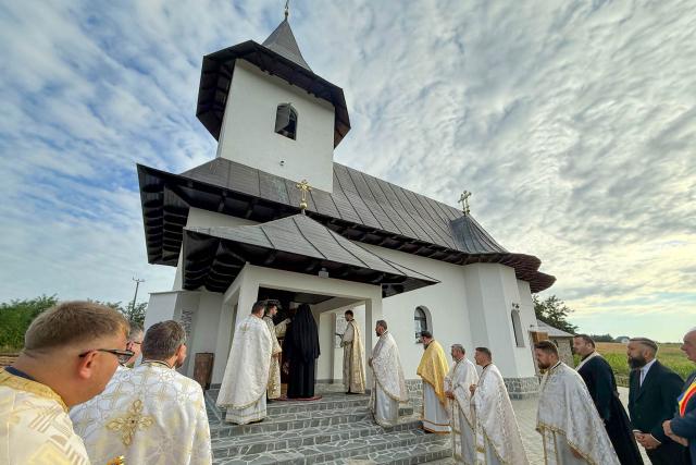 PS Nichifor Botoșăneanul a resfințit biserica Parohiei „Adormirea Maicii Domnului” – Dolina