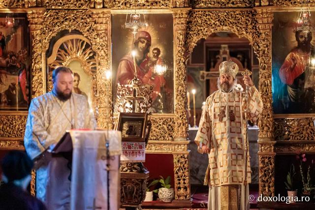Distincția „Crucea Sfântului Mitropolit Dosoftei pentru mireni”, oferită inspectorului de Religie din Iași