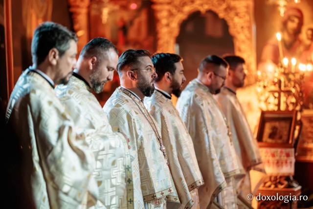 Distincția „Crucea Sfântului Mitropolit Dosoftei pentru mireni”, oferită inspectorului de Religie din Iași