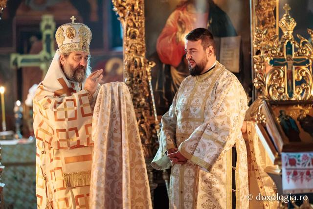 Distincția „Crucea Sfântului Mitropolit Dosoftei pentru mireni”, oferită inspectorului de Religie din Iași