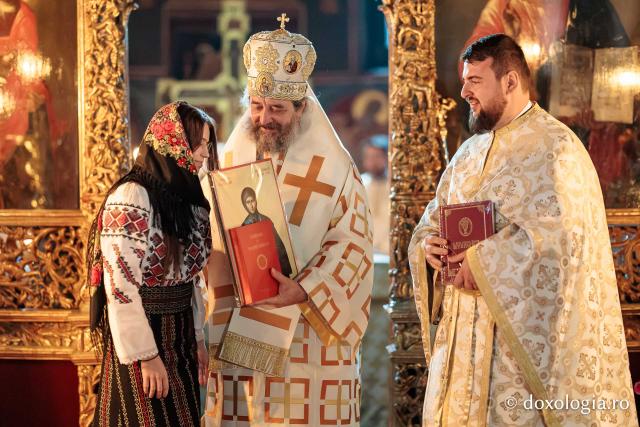 Distincția „Crucea Sfântului Mitropolit Dosoftei pentru mireni”, oferită inspectorului de Religie din Iași