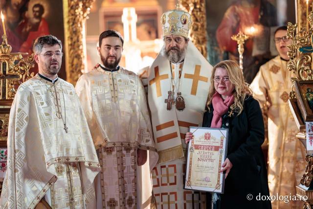 Distincția „Crucea Sfântului Mitropolit Dosoftei pentru mireni”, oferită inspectorului de Religie din Iași
