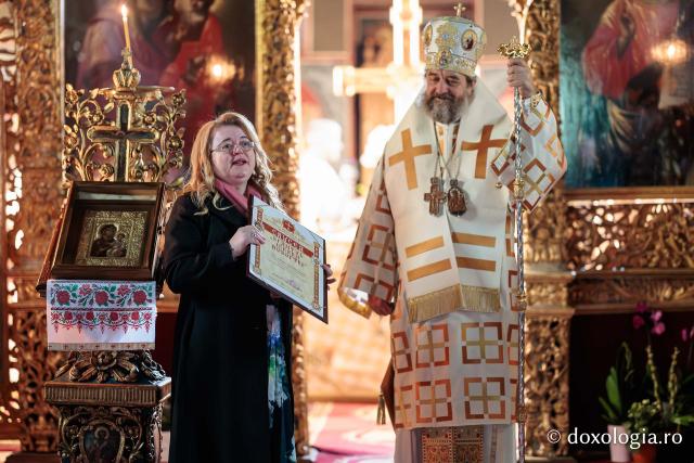 Distincția „Crucea Sfântului Mitropolit Dosoftei pentru mireni”, oferită inspectorului de Religie din Iași