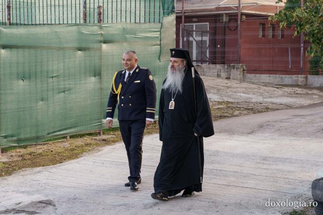Persoanele private de libertate din Copou au un nou spațiu pentru rugăciune: IPS Teofan a binecuvântat astăzi paraclisul Penitenciarului Iași