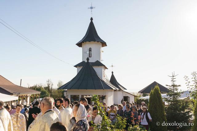 Biserica Parohiei Podolenii de Sus a fost târnosită „Noi nu am început această poveste, am primit-o, am primit această biserică de la cei care au fost înaintea noastră”