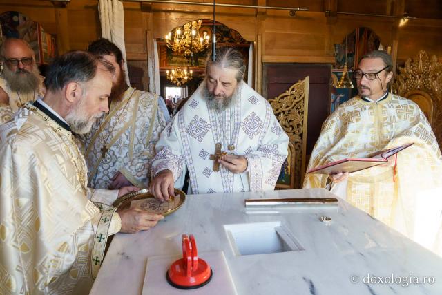 Biserica Parohiei Podolenii de Sus a fost târnosită „Noi nu am început această poveste, am primit-o, am primit această biserică de la cei care au fost înaintea noastră”