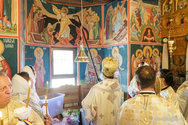 Biserica Parohiei Podolenii de Sus a fost târnosită „Noi nu am început această poveste, am primit-o, am primit această biserică de la cei care au fost înaintea noastră”