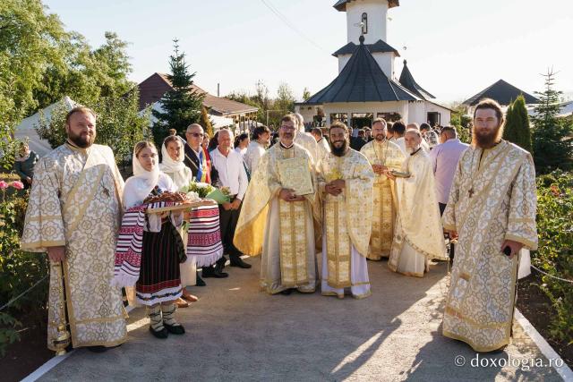 Biserica Parohiei Podolenii de Sus a fost târnosită „Noi nu am început această poveste, am primit-o, am primit această biserică de la cei care au fost înaintea noastră”