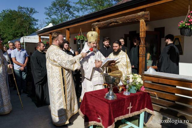 Biserica Parohiei Podolenii de Sus a fost târnosită „Noi nu am început această poveste, am primit-o, am primit această biserică de la cei care au fost înaintea noastră”