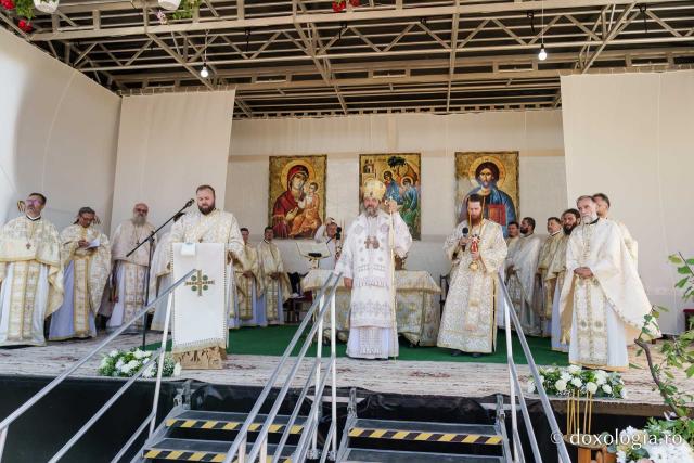 Biserica Parohiei Podolenii de Sus a fost târnosită „Noi nu am început această poveste, am primit-o, am primit această biserică de la cei care au fost înaintea noastră”