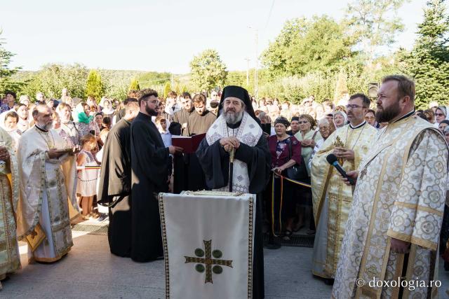 Biserica Parohiei Podolenii de Sus a fost târnosită „Noi nu am început această poveste, am primit-o, am primit această biserică de la cei care au fost înaintea noastră”