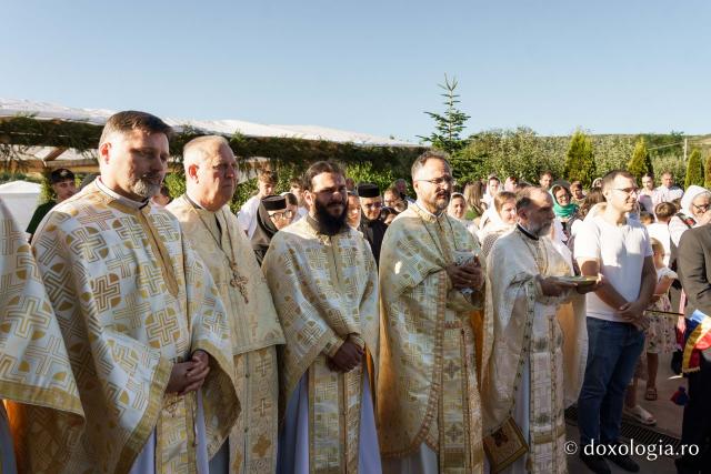 Biserica Parohiei Podolenii de Sus a fost târnosită „Noi nu am început această poveste, am primit-o, am primit această biserică de la cei care au fost înaintea noastră”