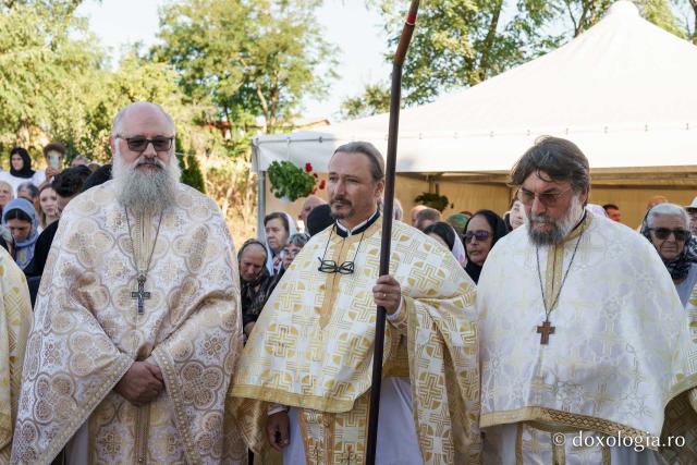 Biserica Parohiei Podolenii de Sus a fost târnosită „Noi nu am început această poveste, am primit-o, am primit această biserică de la cei care au fost înaintea noastră”