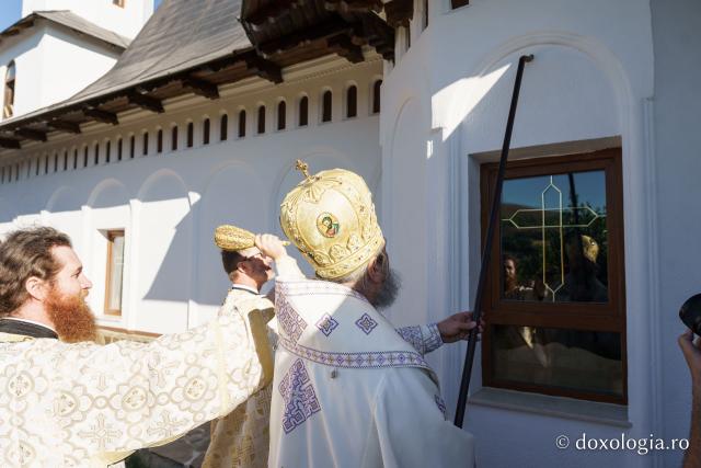 Biserica Parohiei Podolenii de Sus a fost târnosită „Noi nu am început această poveste, am primit-o, am primit această biserică de la cei care au fost înaintea noastră”