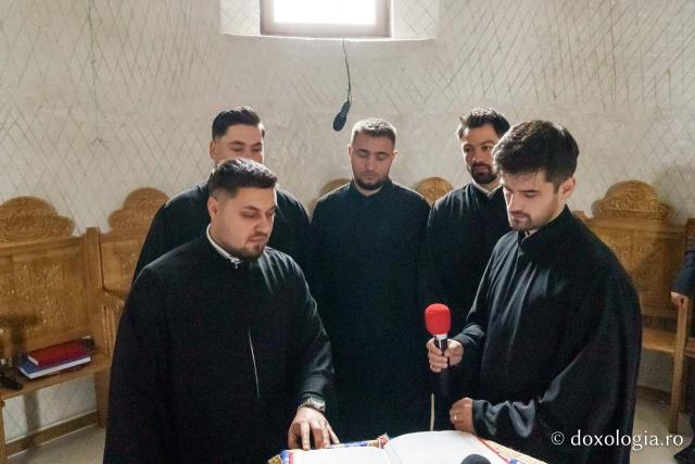 Biserica din Moreni – Prisăcani a primit astăzi veșmânt de lumină: „Cel care crede în Domnul are o haină frumoasă pentru viață”
