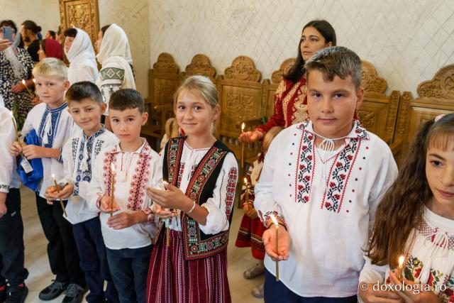 Biserica din Moreni – Prisăcani a primit astăzi veșmânt de lumină: „Cel care crede în Domnul are o haină frumoasă pentru viață”