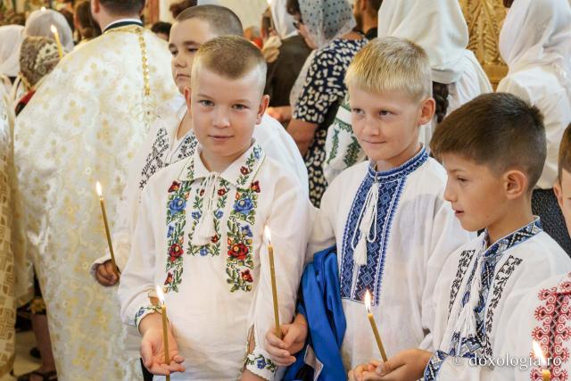 Biserica din Moreni – Prisăcani a primit astăzi veșmânt de lumină: „Cel care crede în Domnul are o haină frumoasă pentru viață”