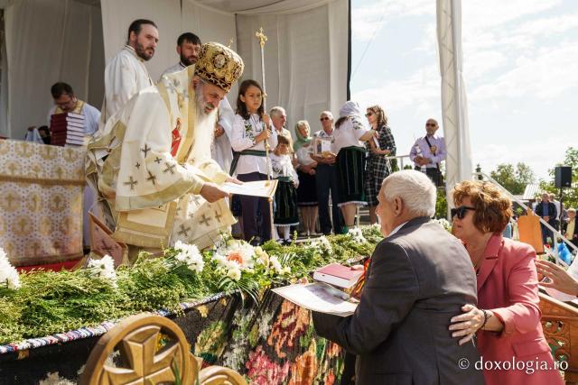 Biserica din Moreni – Prisăcani a primit astăzi veșmânt de lumină: „Cel care crede în Domnul are o haină frumoasă pentru viață”